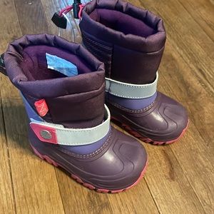 NWOT Zella Purple and pink snow boots for toddler
